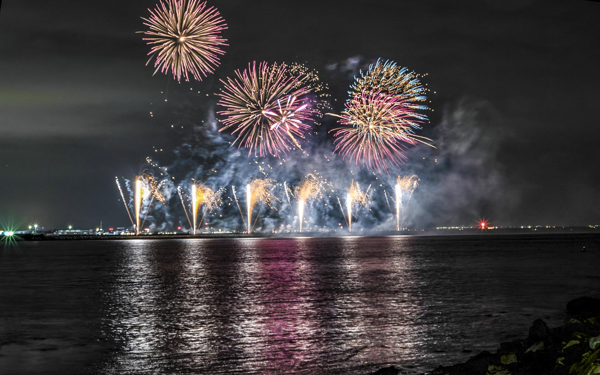 2024, NYF Festival, Fireworks, Dun Laoghaire Fuegos Artificiales en Dun Laoghaire