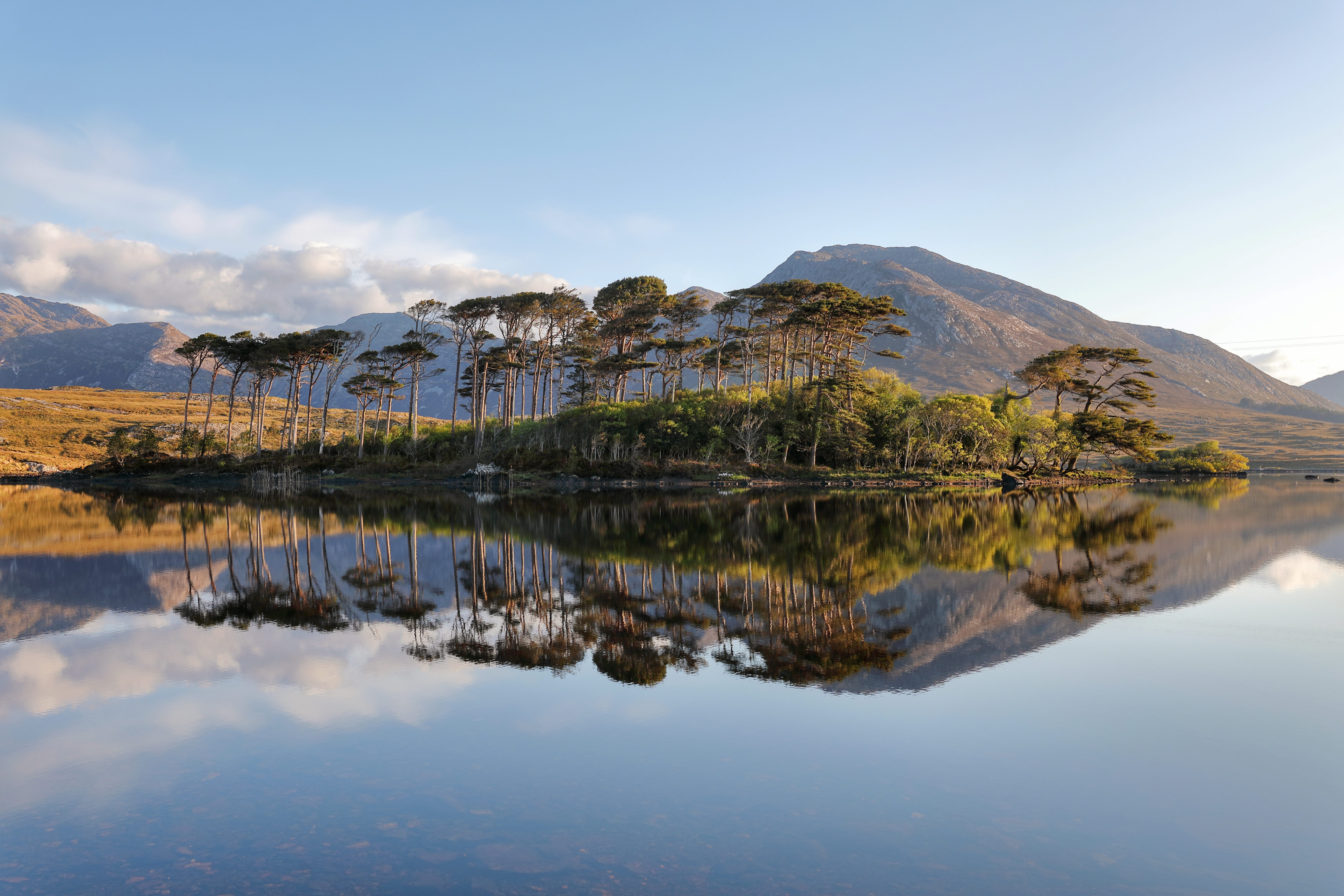 Derryclare Lough, Connemara, Co Galway_TI71DP0 Blick auf den Derryclare Lough in Connemara mit Bergkulisse