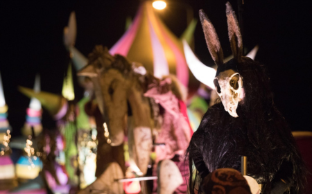 Halloween Kreaturen mit Masken