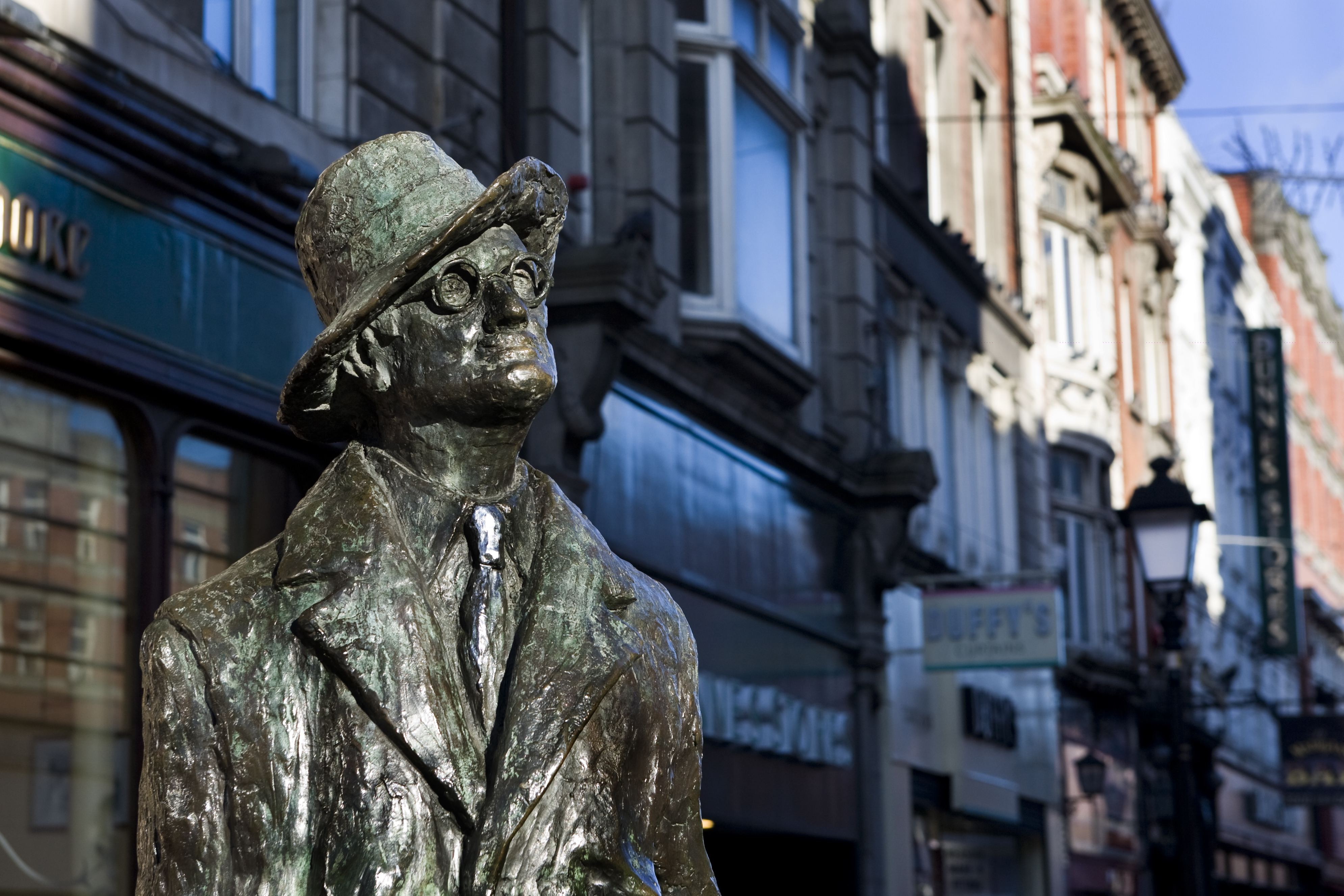 James Joyce statue, North Earl Street, Dublín ©Dave Walsh Turismo de Irlanda James Joyce statue, North Earl Street, Dublín