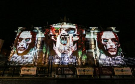 Lichtprojektionen zu Halloween in Derry