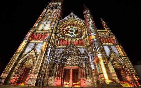 Kathedrale zum Lu-Festival beleuchtet