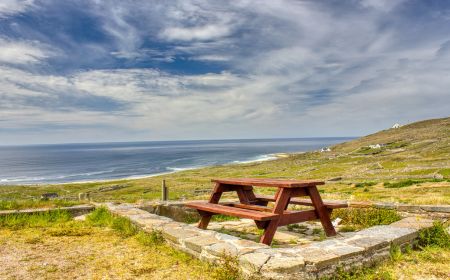 Picknicktisch mit Meerblick