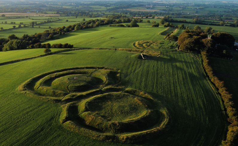 Ein Luftbild der Hill of Tara
