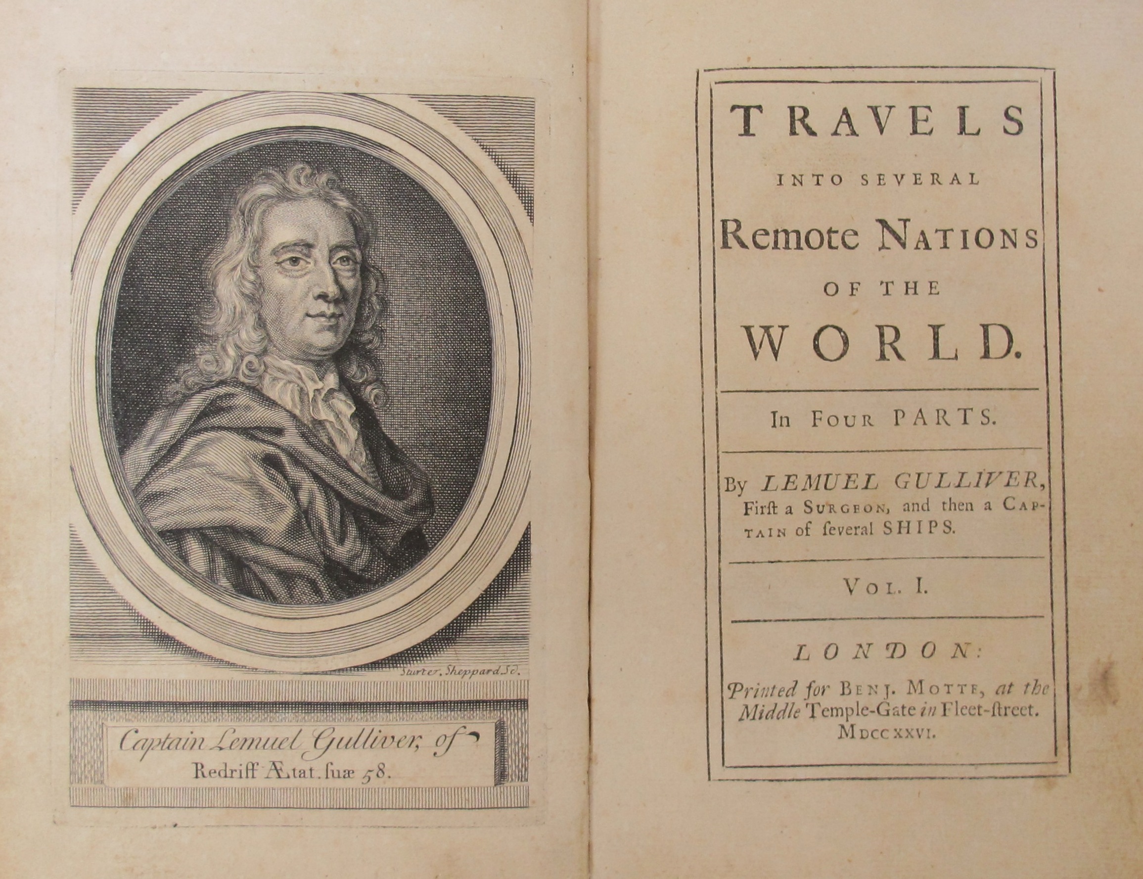 Les Voyages de Gulliver par Jonathan Swift A book open on a page with a portrait of Jonathan Swift