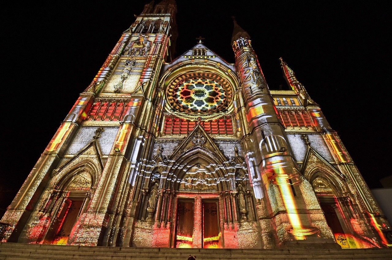 Image of Saint Peters church illuminated at night