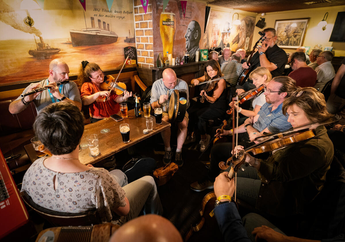 Musicians in McHughs_Tradfest_2025_TI72YIU