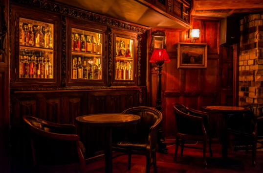 Image of Pig's lane seating area, Co. Kerry