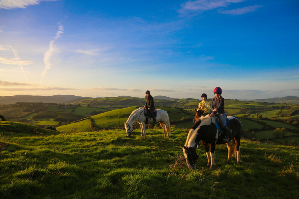 Image of people on horseback on Tipperary mountains